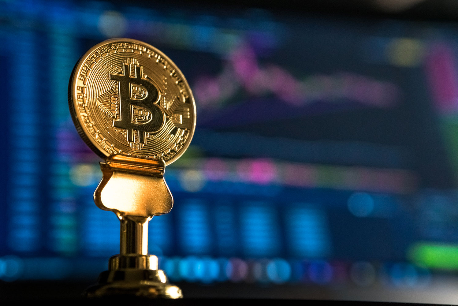 Le Bitcoin bat un nouveau record grâce au lancement du premier fonds indiciel (ETF)